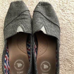 Grey herringbone toms